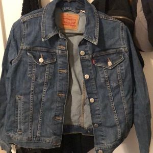 Levi’s Waist length mid wash jean jacket